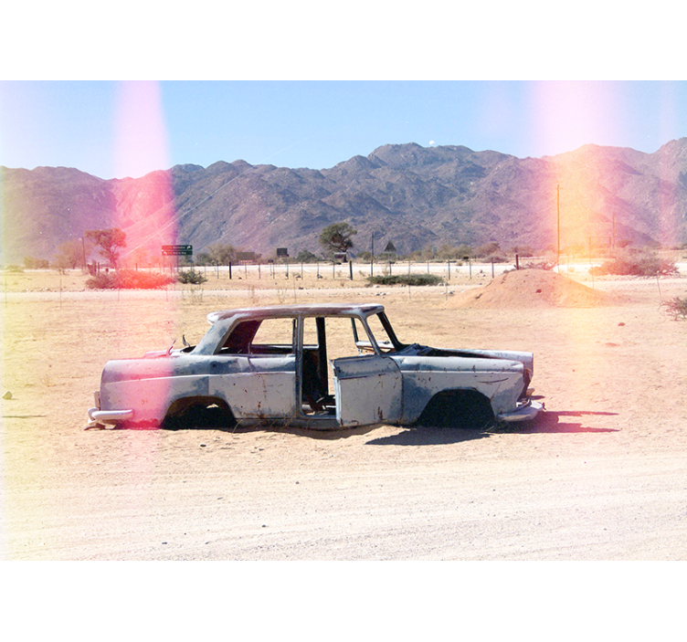 Persiana enrollable salón coche abandonado en desierto - TenVinilo