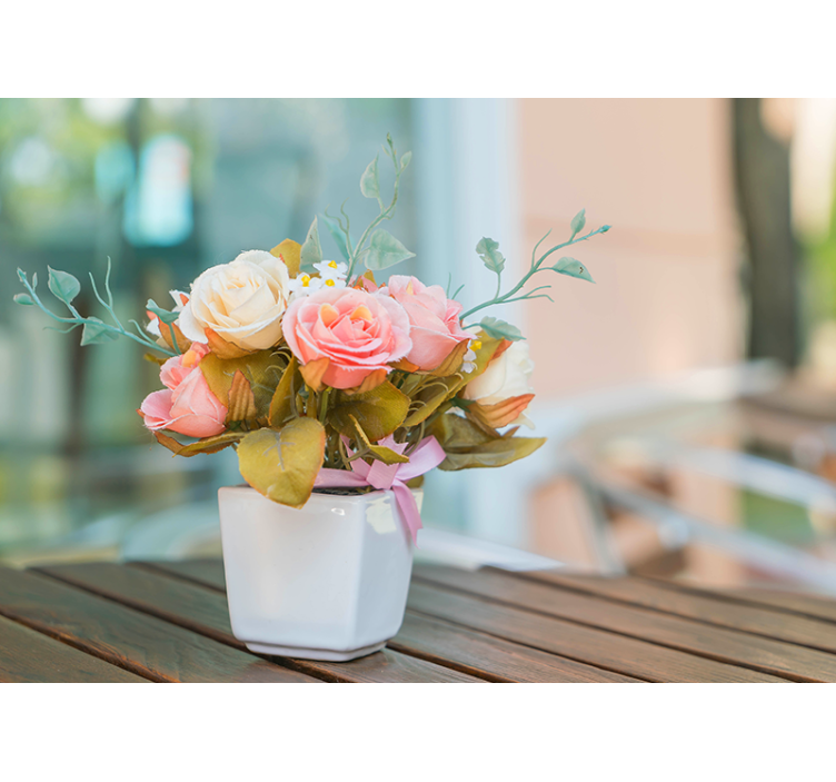 Persiana enrollable salón rosas sobre la mesa - TenVinilo