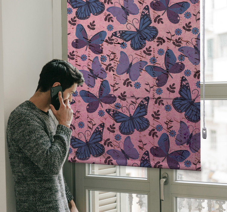 Persiana enrollable mariposa fondo rosa - TenVinilo