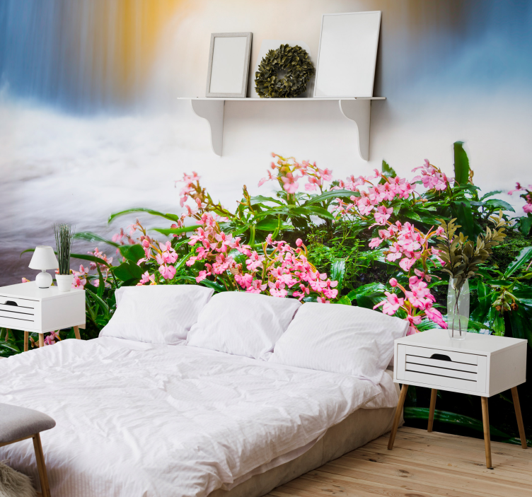 Fotomural de cascada Cascada con flores rosas - TenVinilo