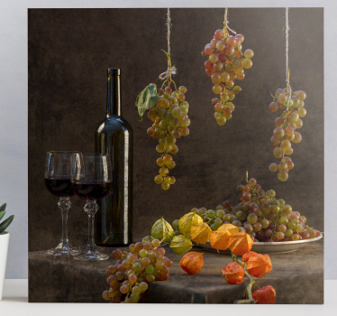 Cuadro de bodegones Uvas colgando y vino. - TenVinilo