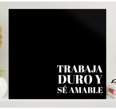 Cuadro despacho Trabaja duro y sé agradable frase - TenVinilo