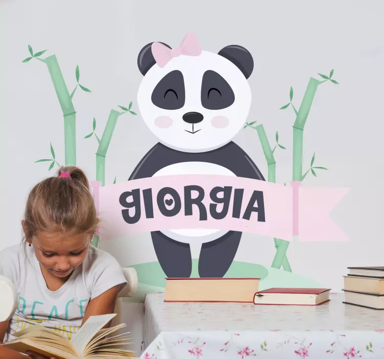 Vinilo habitación infantil Bebé panda niña con nombre - TenVinilo