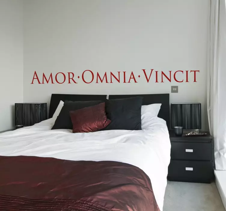 Sticker de amor amor vincit omniaEl amor todo lo vence - TenVinilo