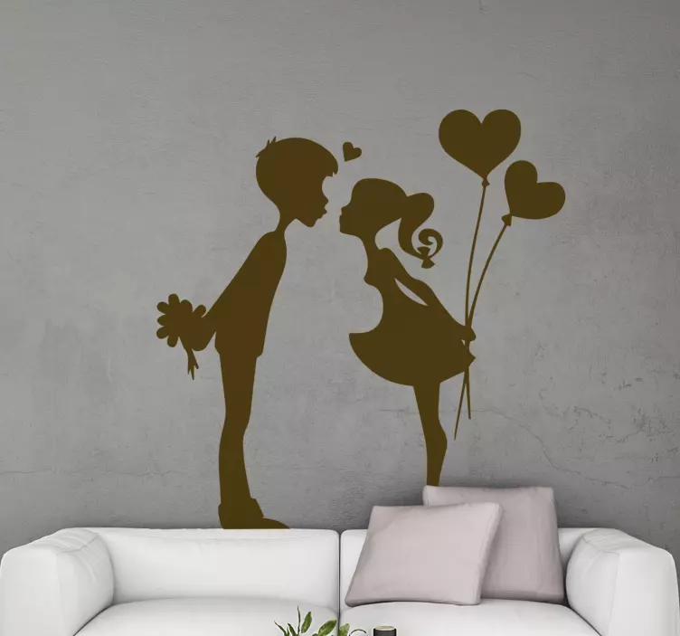 Vinilo pared pareja jóven besándose - TenVinilo