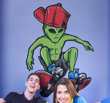 Vinilo decorativo de alienígena con skate - TenVinilo