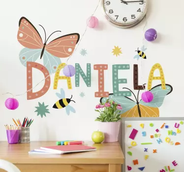 Vinilo habitación bebé mariposas con nombre personalizado - TenVinilo