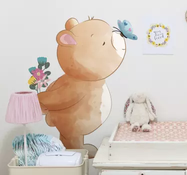 Vinilo para bebé oso adorable con mariposa - TenVinilo