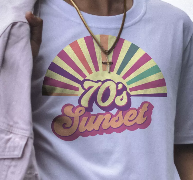 Camiseta atardecer de los 70 colorido - TenVinilo