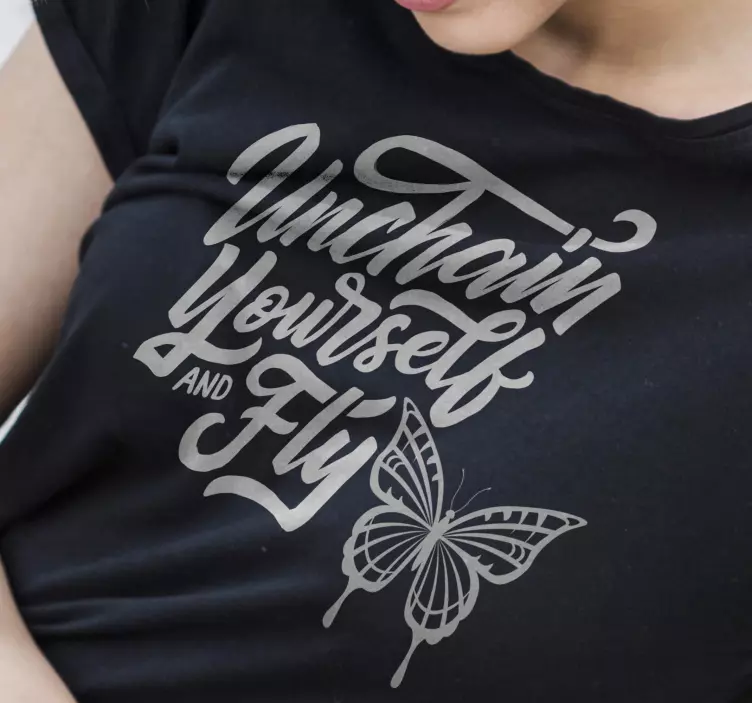 Camiseta mariposa frase desencadena y vuela - TenVinilo