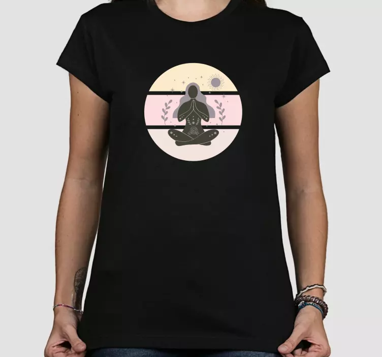 Camiseta silueta de mujer meditativa - TenVinilo