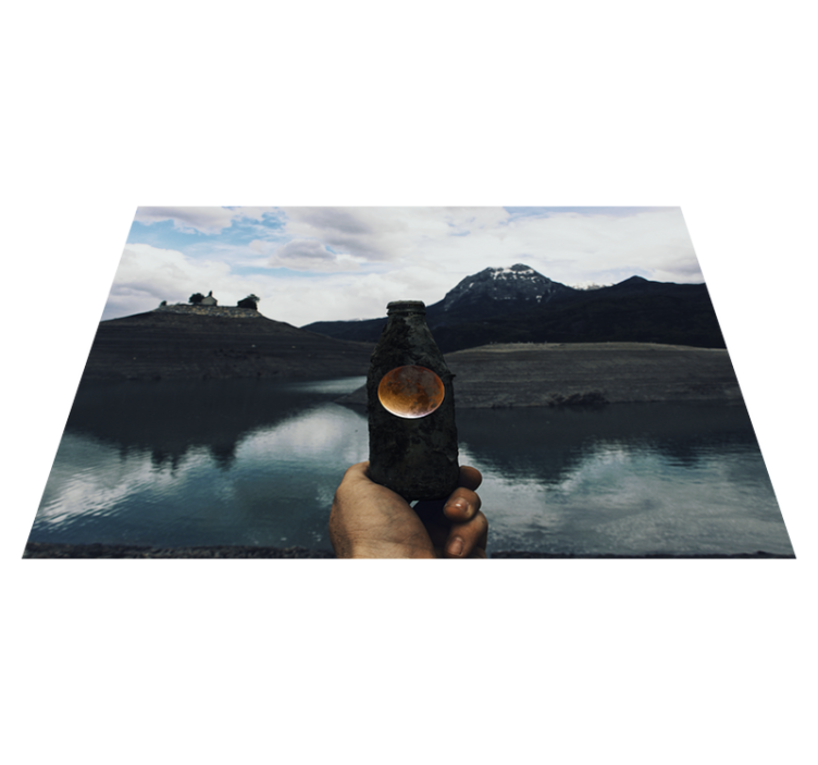 Alfombra vinílica naturaleza vista de la luna en botella - TenVinilo